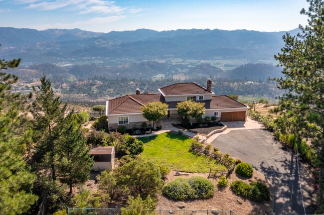 Building Photo - 1160 Crestmont Dr
