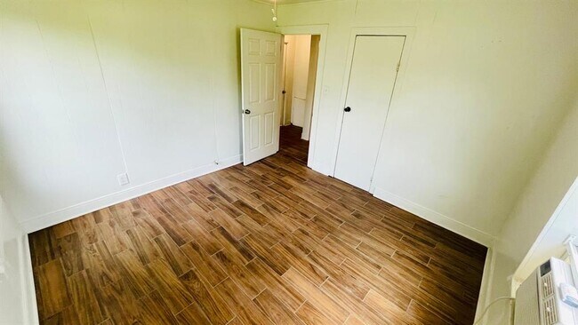 Foto del edificio - 1745 Rivercrest St