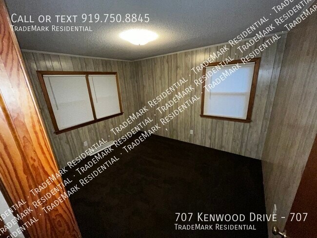 Building Photo - 707 Kenwood Dr