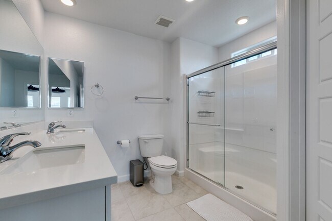 Foto del edificio - 2024 Lennar-Built Fully Furnished 2BR + Office Space Townhome-Style Condo in Cadence