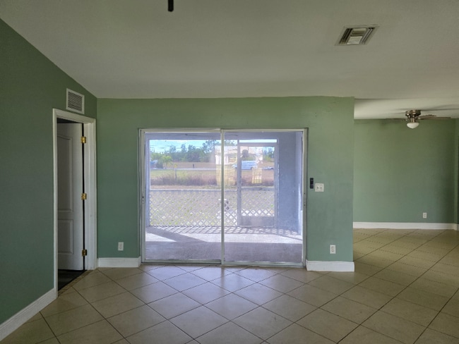 Building Photo - 4124 NE 15th Ave