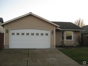 Building Photo - 728 NE Whirlwind Dr