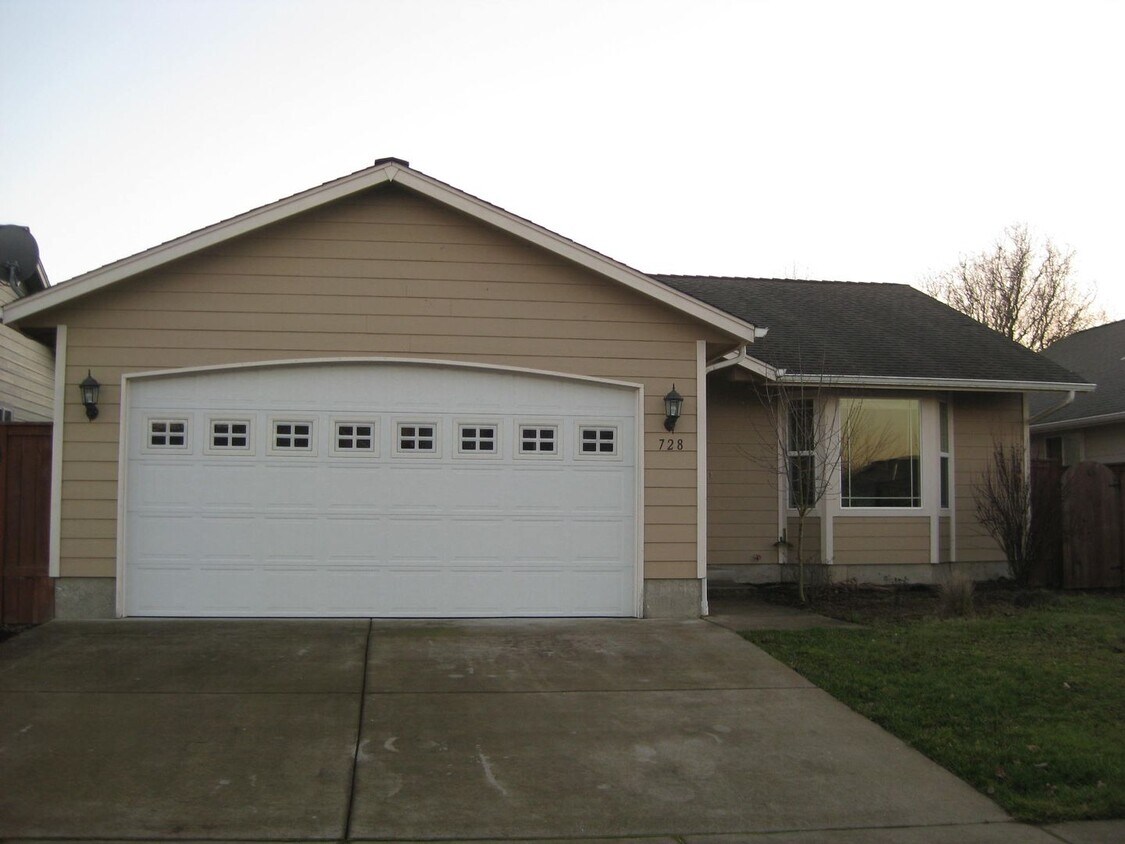 Primary Photo - Beautiful 3 Bedroom 2 Bath Home in NE Albany