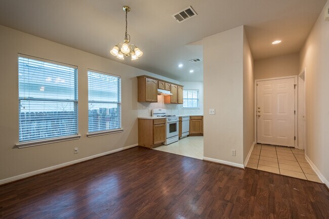 Building Photo - 3 Bedroom, 2 Bath, Single Story Home in Manor