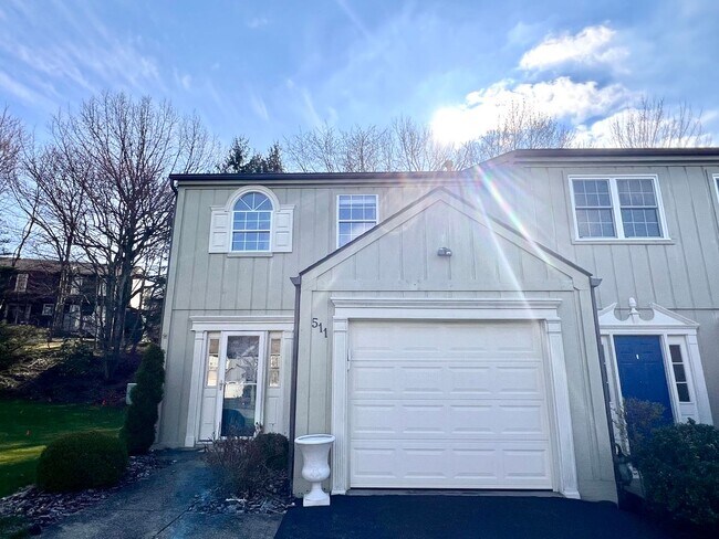 Building Photo - Cranberry Twp - 2 Bedroom 1.5 Bathroom - T...