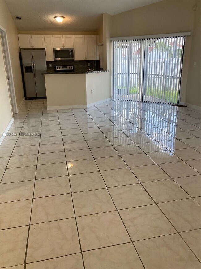 Building Photo - 1901 San Remo Cir