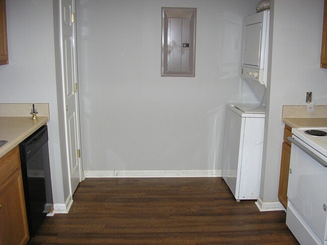 Foto del edificio - 4490 Woodstone Dr