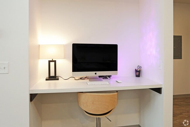 Building Photo - River View & Balcony Unit!