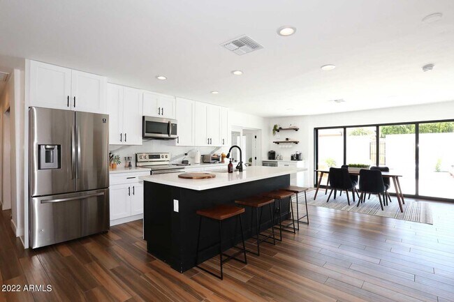 Building Photo - 2207 N 87th Pl