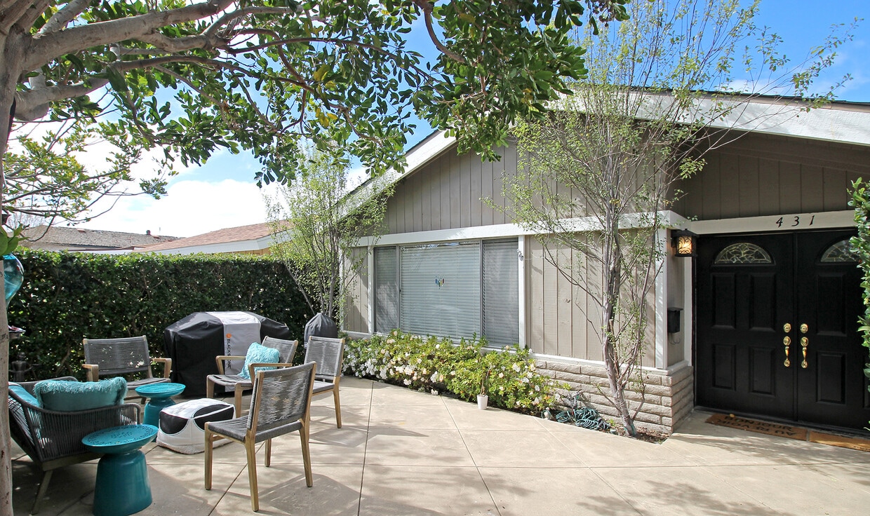 Private Front Patio - 431 Carnation Ave
