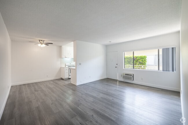 2 habitaciones, 1,5 baños - 900 pies cuadrados - Sala de estar - Chevy Chase Terrace