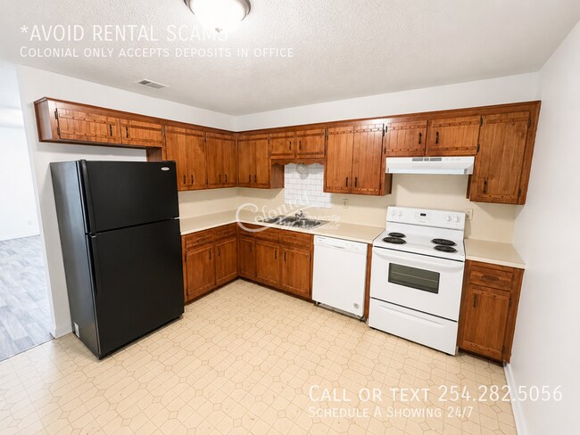 Foto del edificio - 4805 Cedarhill Cir