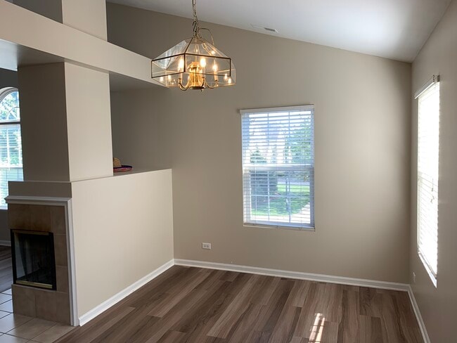 Building Photo - 2817 Stonewater Dr