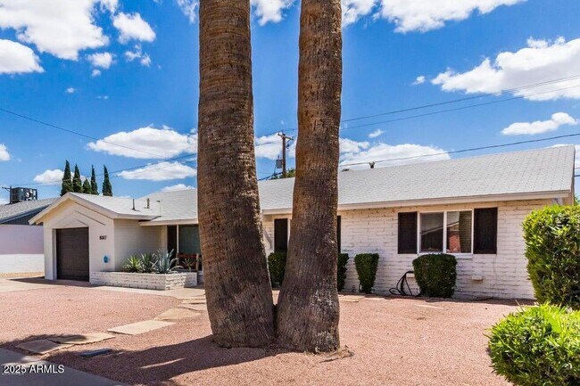 Building Photo - 8007 E Monte Vista Rd