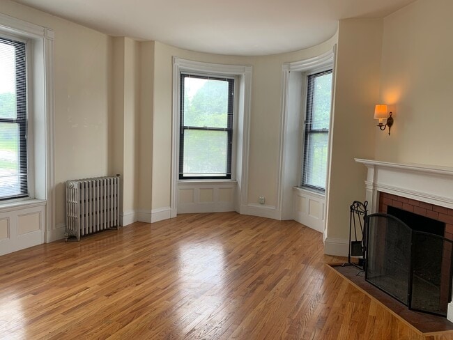 Building Photo - 504 Beacon St