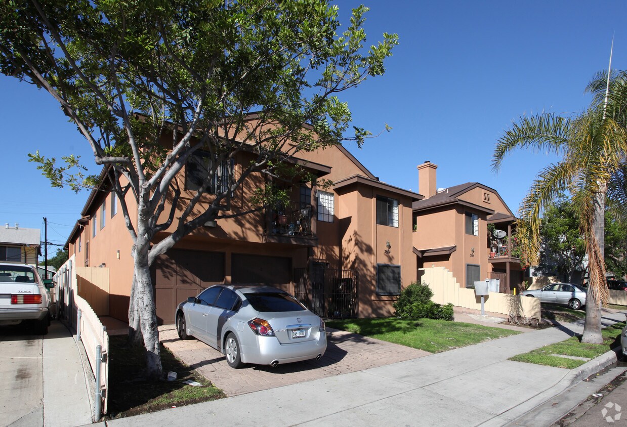 Foto del edificio - 3974-3984 Bancroft St