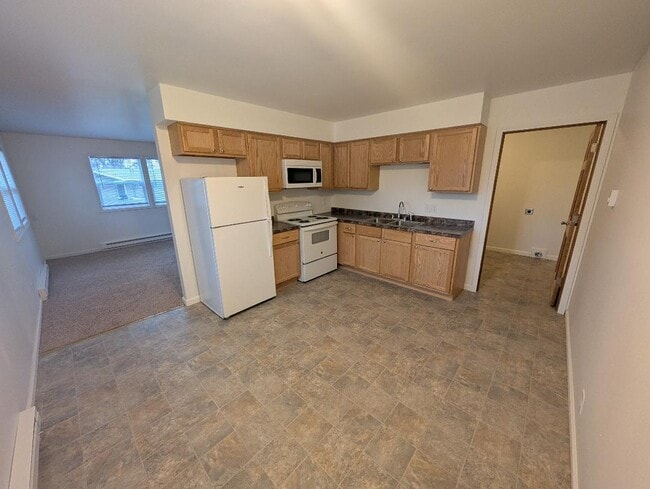Building Photo - 9015 Midway Dr