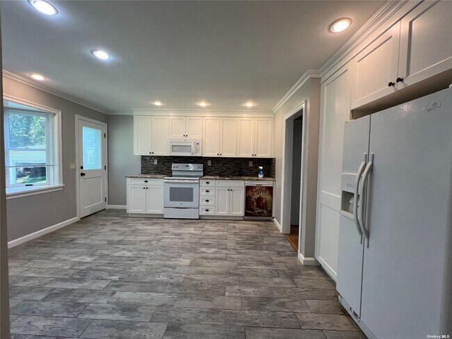 Building Photo - 28 Woodland Dr