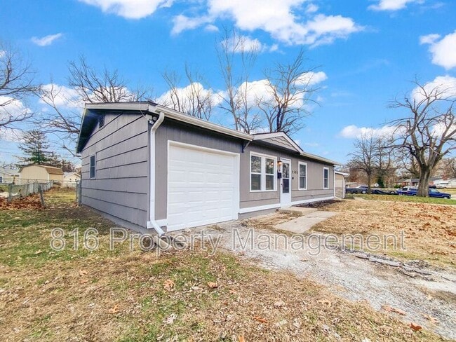 Building Photo - 2505 S 52 St