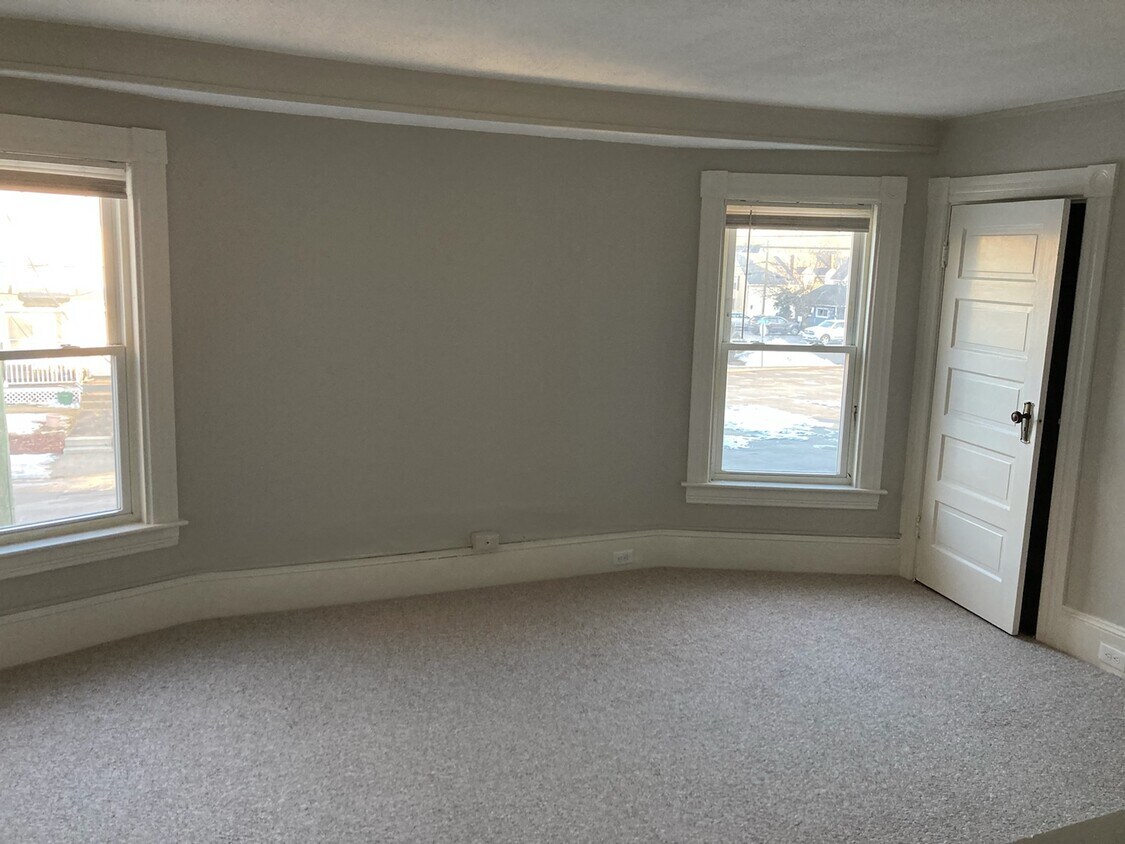 80 ster St Unit B, Manchester, NH 03104 Apartments in Manchester