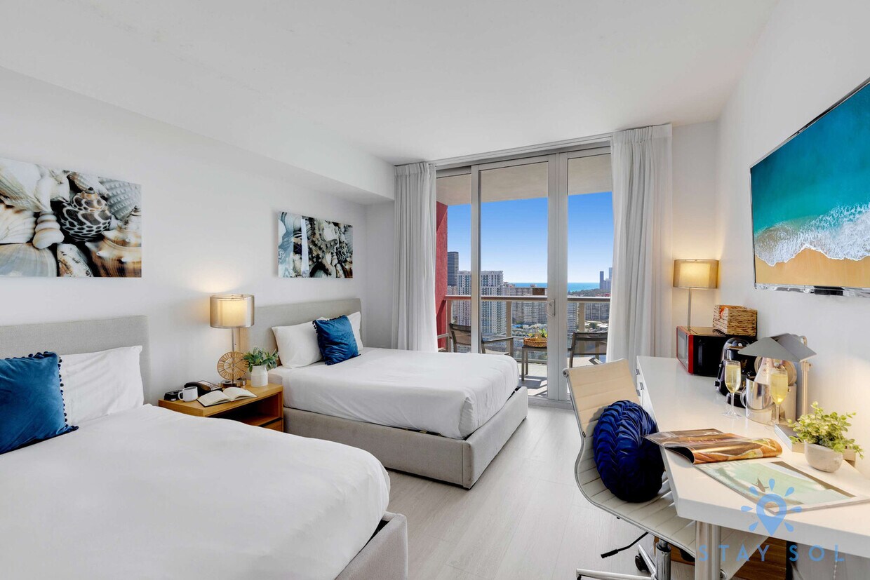 Foto principal - 2602 E Hallandale Beach Blvd