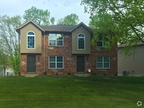 Building Photo - 1415 Village Circle Dr