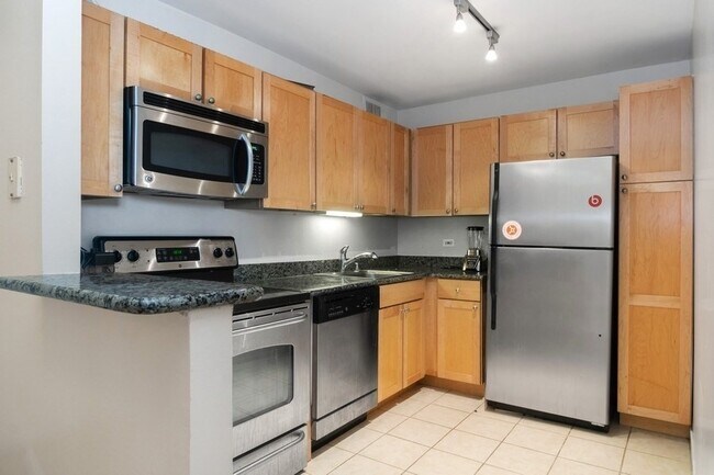 Foto del edificio - 655 W Irving Park Rd