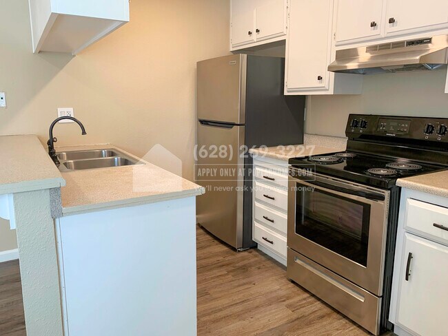 Building Photo - 2201 Peppertree Way