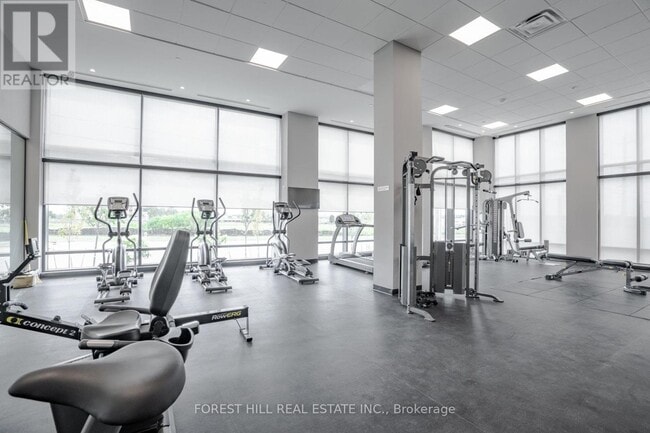 Building Photo - 681 Yonge St