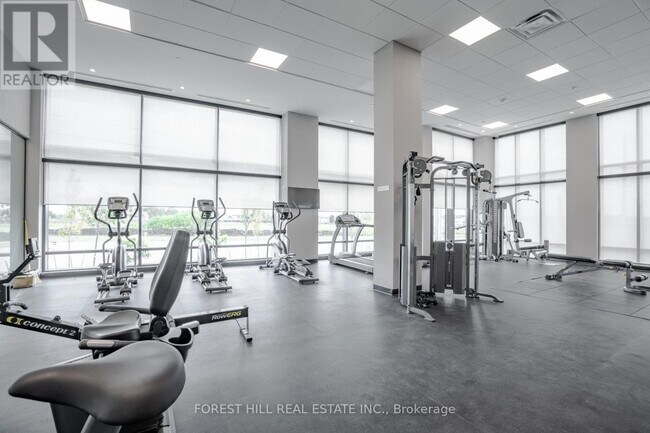 Photo du bâtiment - 681 Yonge St