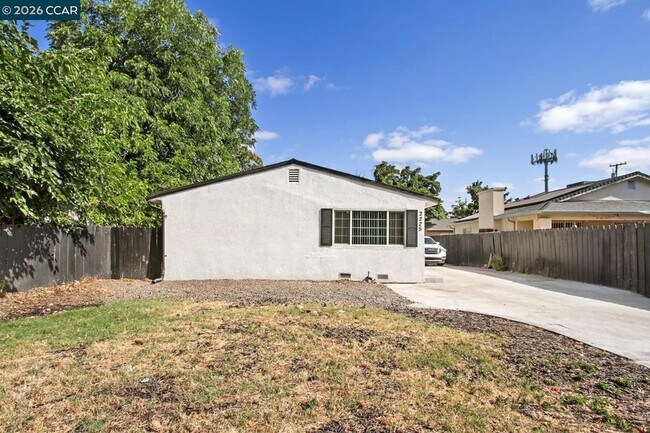 Foto del edificio - 2225 E Myrtle St