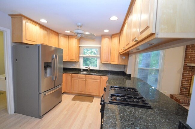 Building Photo - 4805 Greenwich Ct