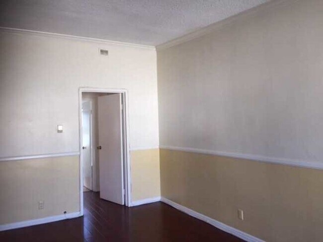 Room 1 - 135 S Mccarty Dr