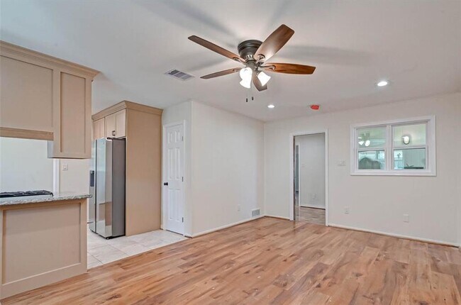 Foto del edificio - 7614 Barberton Dr