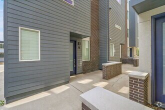 Building Photo - 1573 Grove St