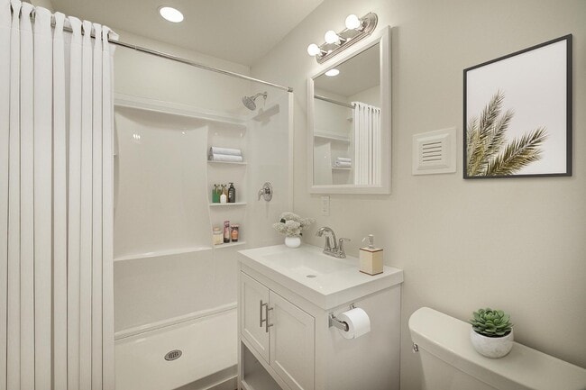 Photo - 2410 SW Brandon St Apartment