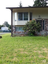 Building Photo - 14876 SE Taylor Ct