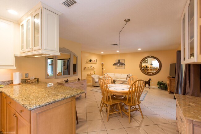 Building Photo - 1417 Riverside Cir