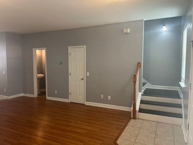 Foto del edificio - Beautiful Unfurnished Townhouse in Wellstone!