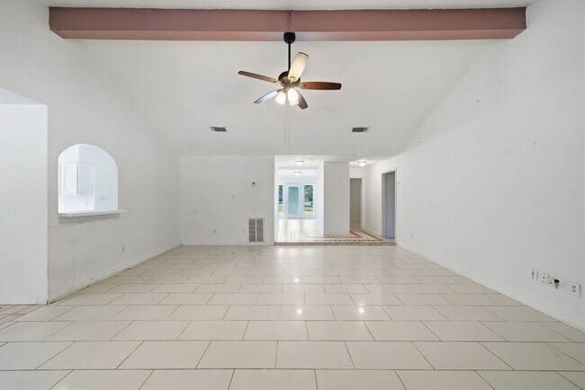 Building Photo - 16957 Glen Eagle Dr N