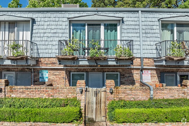 604 W Main St - Gaslight Square