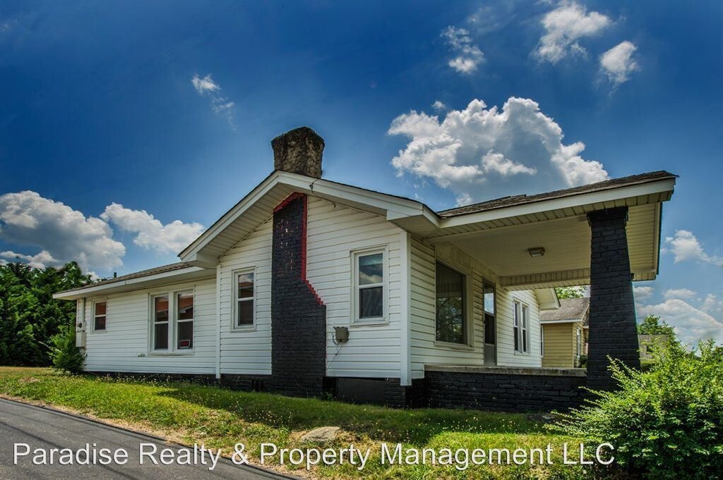 Primary Photo - 3 br, 2 bath House - 704 N York St.