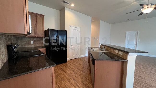 Building Photo - Wonderful 3/2.5/2 in Fantastic Lake Dallas Location For Rent!