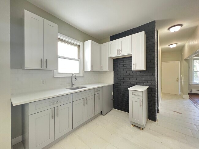 Unit 1 - 899 S 19th St