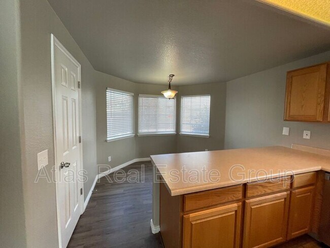 Building Photo - 5566 Vermillion Bluffs Dr
