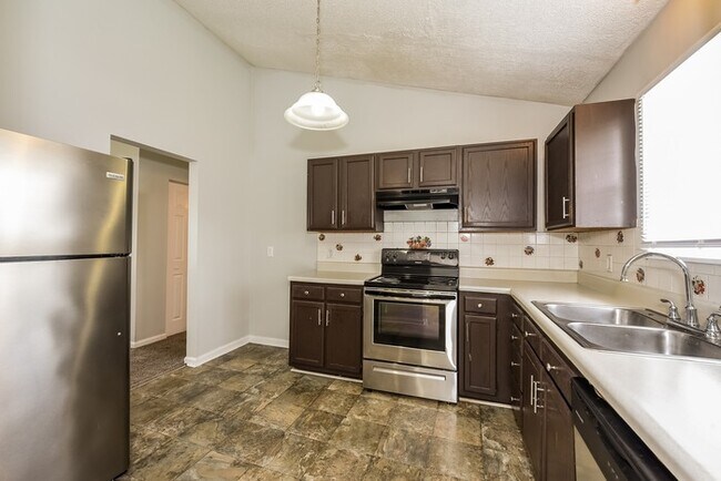 Building Photo - Captivating Home in Columbia