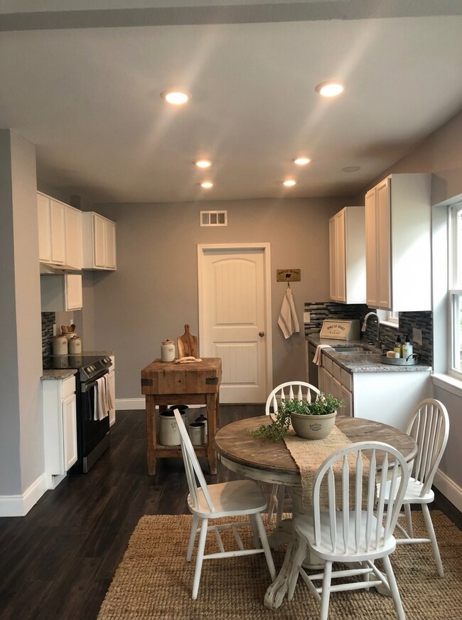 Foto del edificio - 1000 W Gandy St