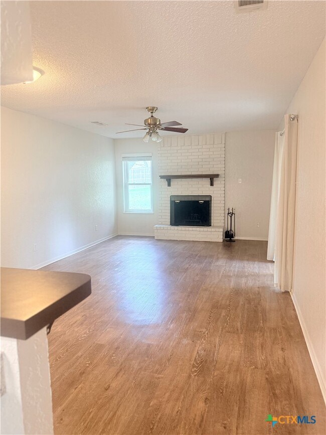 Foto del edificio - 653 Rock St