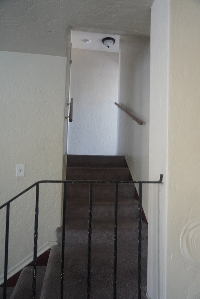 Building Photo - 2218 Virginia Ave