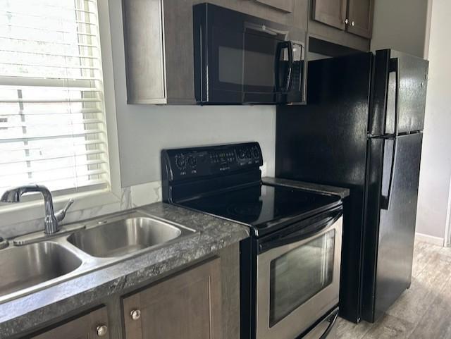 Foto del edificio - 6941 MacDonald Ct